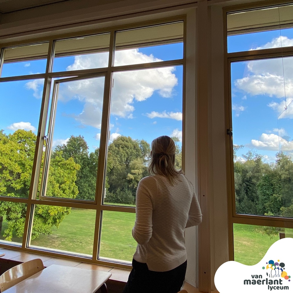 Vandaag is het Dag van de Leraar. Net als voorgaande jaren noemen wij het de Dag van de Medewerker, gewoon omdat iedereen hier op school hard en met hart aan het werk is voor het onderwijs. Een groot DANKJEWEL aan alle collega’s die het samen mogelijk maken.  #dagvandeleraar