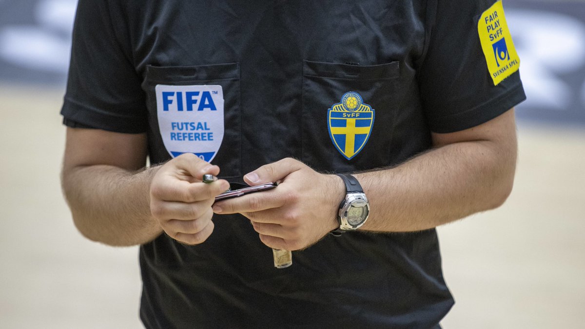 CALLING ALL FUTSAL REFEREES

LNFS England wants to hear from qualified futsal referees interested in officiating in our FA-affiliated national league.

Games played on Sundays. £30 match fee plus travel expenses.

Contact Ewan Minter for further information: comms@lnfsengland.org