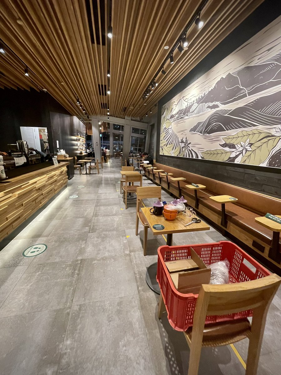 MissLoi's tweet photo. United Square Starbucks. Two weeks before the O Levels 🥲 #RareSight https://t.co/vju22l3RHO