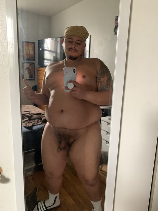 You ever catch yourself in the mirror like &ldquo;DAMN I&rsquo;m fine&rdquo; 😜😎🐗 https://t.co/WCKsNGrKrJ