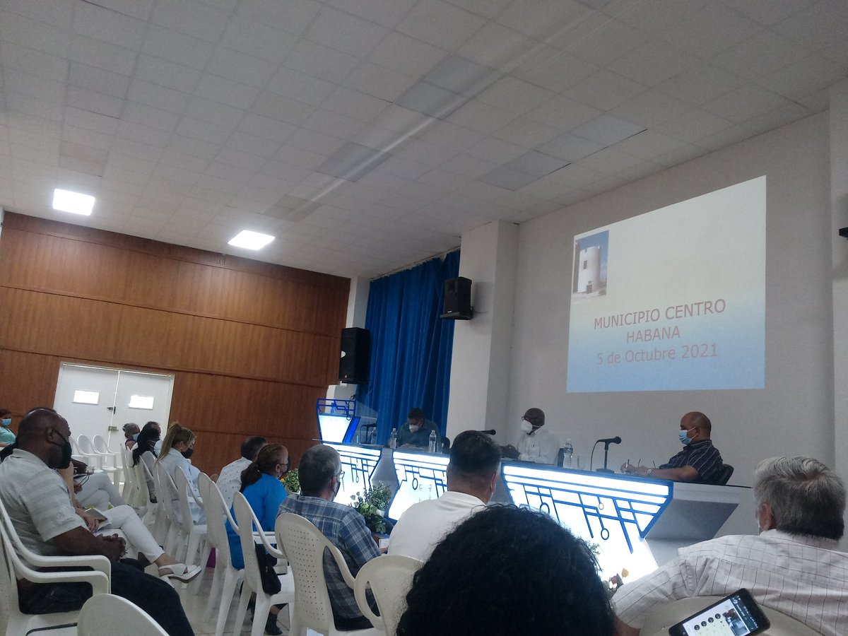 AMPPCHabana's tweet photo. Reunión de Trabajo del @SalvadorValdesM   con autoridades del @AMPPCHabana Comité Munipal del @PartidoPCC en @JovenClub2 junto a @RGZapata500 Gobernador de la Habana.#transformación de los #barrios acciones #sociales y #constructivas #calidad de #vida
#Acentrohabana #PonleCorazon https://t.co/9hskDI4rcK