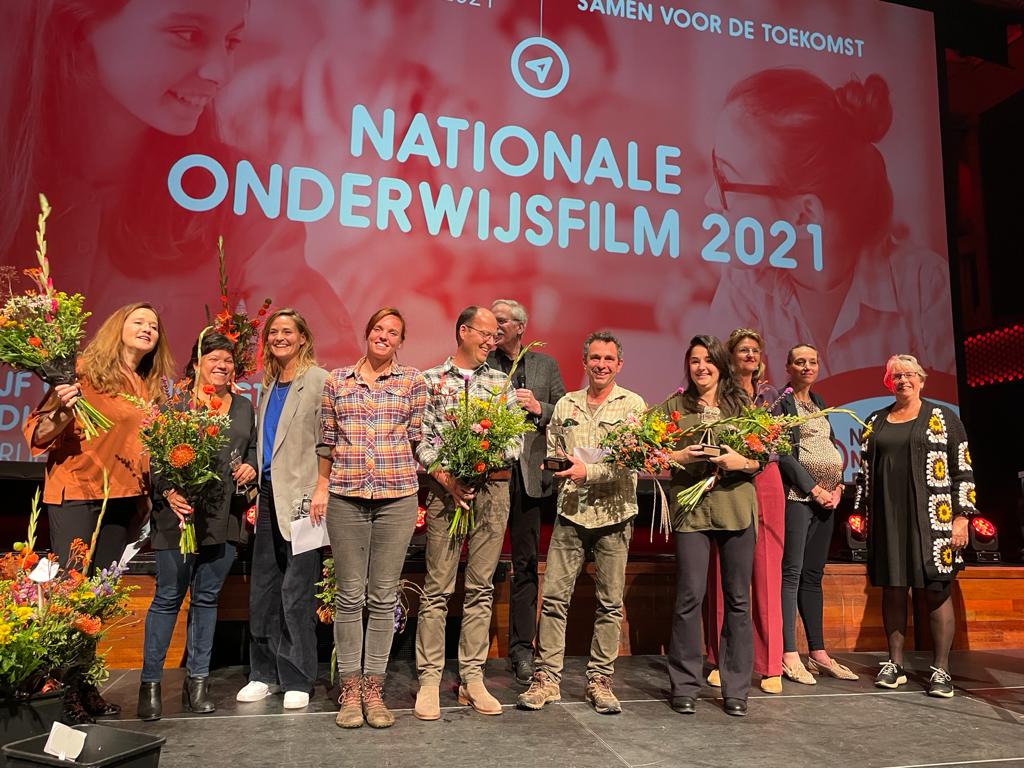 Zojuist zijn de winnaars van de #NOF2021 bekend gemaakt.  De jury kiest voor 'De Schooltuin: het hele jaar rond met je handen in de grond' en is daarmee #NationaleOnderwijsfilm2021. De publieksprijs gaat naar 'Zouden ze het weten?'. Gefeliciteerd!!
#NOW2021 #samenvoordetoekomst