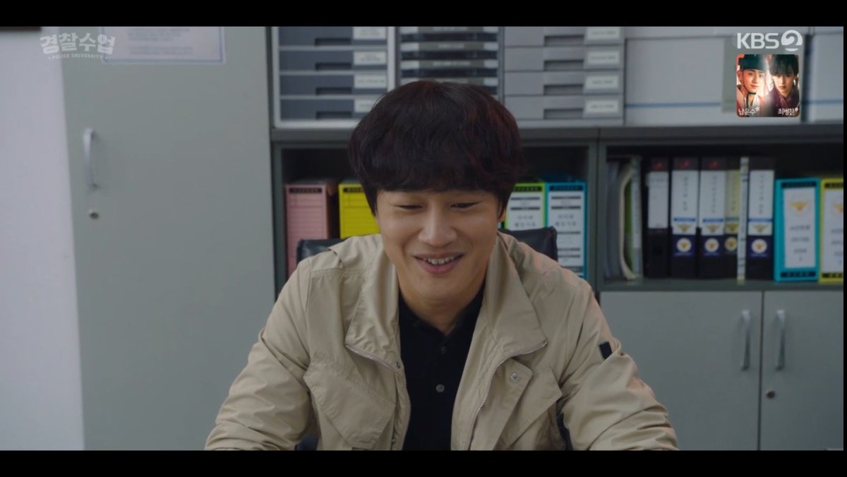 rainsketches's tweet photo. dongman received a message from 'Kang' 

"hyeong!"
"I got accepted in Police University!"

and look at his proud smile after read that 😄❤

#PoliceUniversityEp16
#PoliceUniversity https://t.co/Xfnr7oTAQS