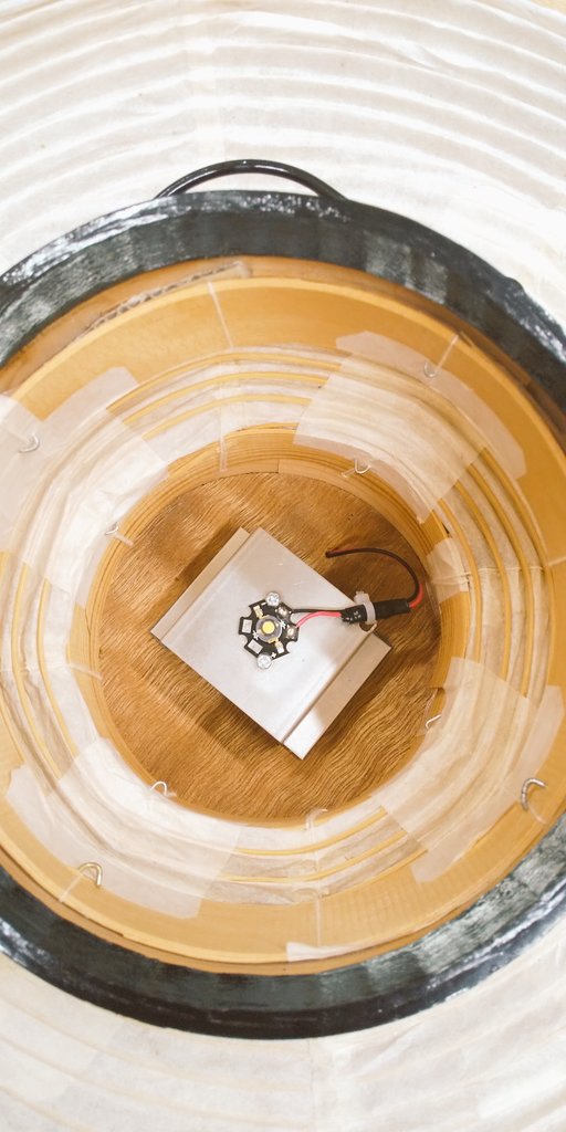 日光テクニカさんにウチの御神燈の照明付けてもらいました。😊 電池