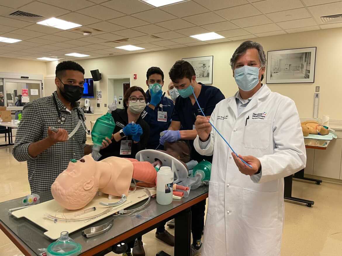 HHMedSim's tweet photo. We are lucky to be affiliated with @UConnEmergMed! Our Fellowship Director, Dr Tom Nowicki, is seen here working with our PGY2 EM residents on their difficult airway sim session. #HHMedSim #UConnEM #simulation #simsession #emresidents #tasktrainers https://t.co/xhte6As1uD