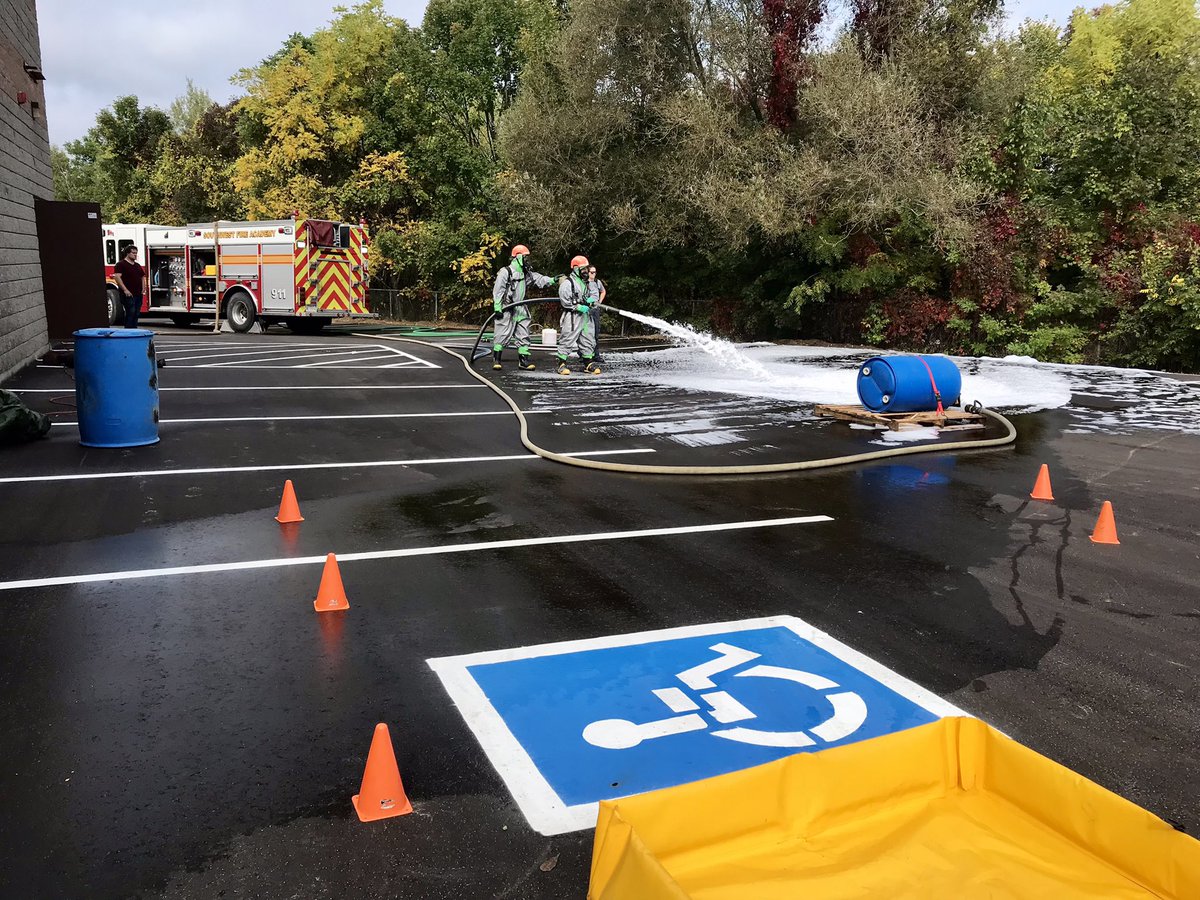 gregglasman's tweet image. Great weekend with @SFA_Canada learning all there is to know about Hazmat Operations! #firefighters #ontariofirefighter #hazmatops #neverstoplearning #flowingfoam @LeferinkMatthew