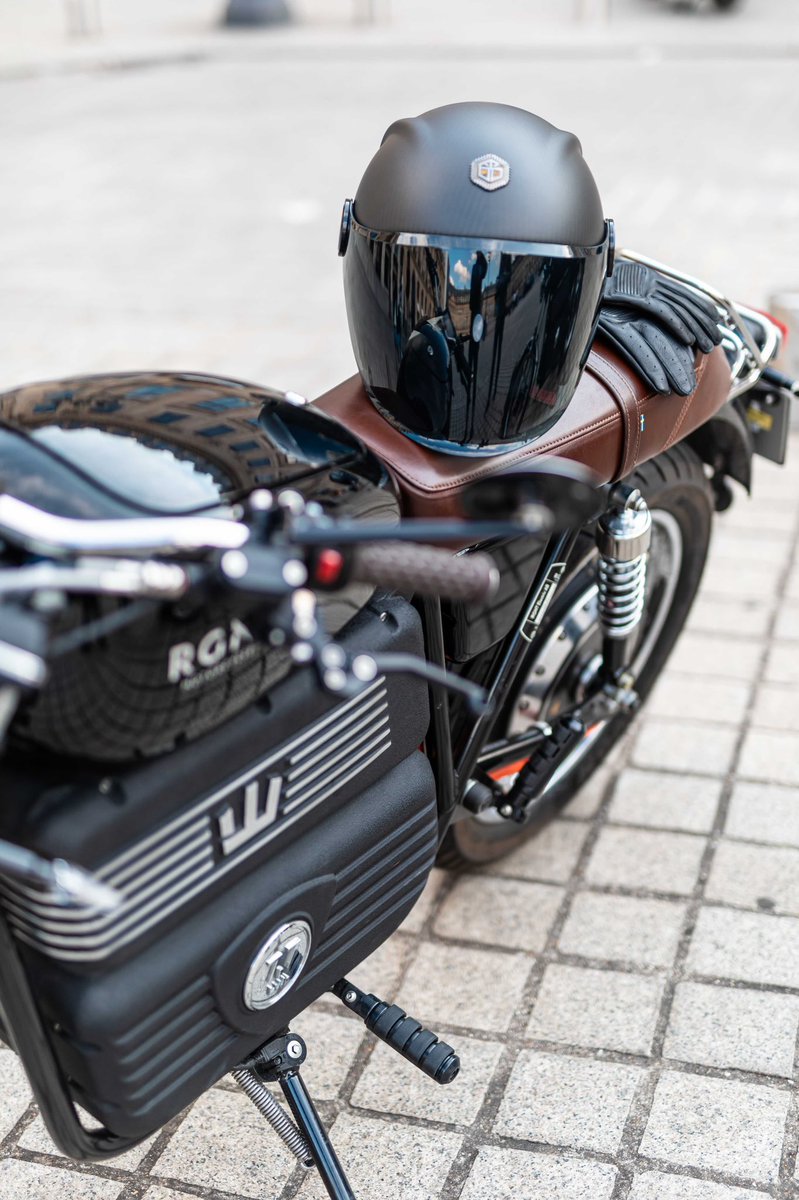 saaggo's tweet photo. #rgnt #guanghelmets #saaggo #ElectricVehicles #electric #paris #moto #electricmoto #enginehawk @Enginehawk1 https://t.co/Z9TaD3awhD