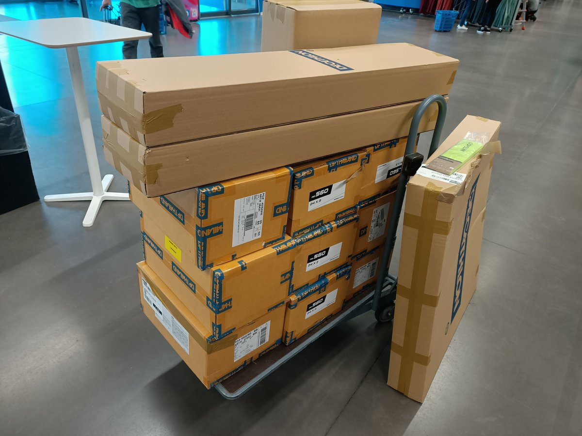 ClubDusport's tweet photo. 🛒🛒Empezamos la temporada con todo el material nuevo. No vayáis al Decathlon, que ya no quedan existencias 😜 https://t.co/RbeNwWyg7u
