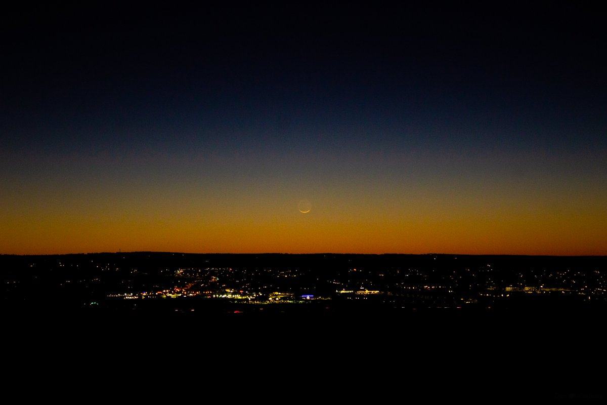 1% moon rising, lucky to see this every month