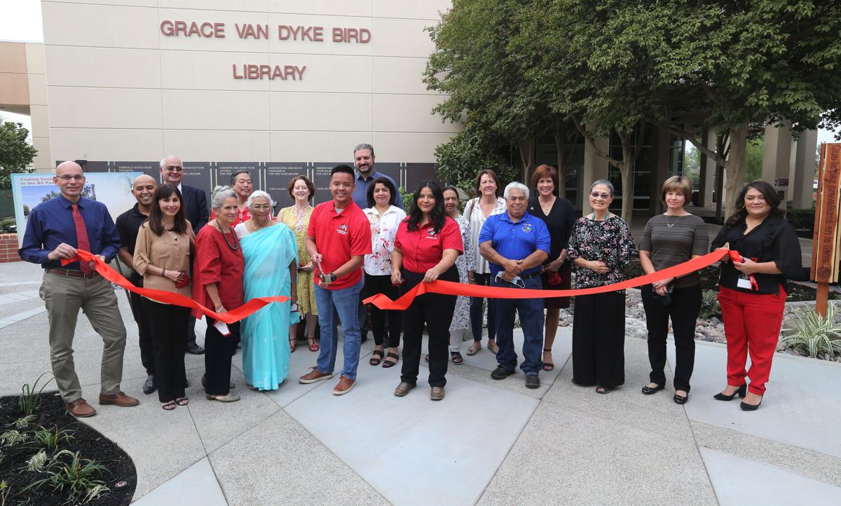 Woke up this morning to @smorgenTBC <a href="/Bakersfieldcali/">The Bakersfield Californian</a> #FrontPageAbovetheFold

Peace garden meant to inspire next generation of leaders debuts at <a href="/BAKcollege/">Bakersfield College</a>  

bit.ly/3oHoJMm

TY #NainaPatel  <a href="/Rotary/">Rotary International</a> #PeacePoles #BuildingBridges