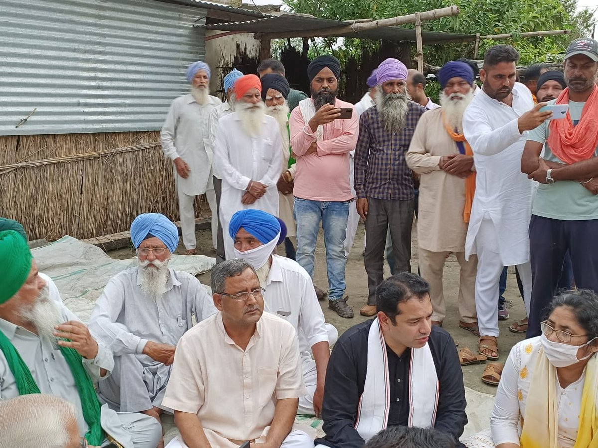AITC4UP's tweet photo. We are committed to the cause of our #farmers in our country.

Under @MamataOfficial's leadership, we will not leave their side until they get JUSTICE!

Enough atrocities have been committed by the @BJP4UP government, it's about time that Mr. @narendramodi STOPS THIS CRUELTY! https://t.co/3PfXJxHHGl