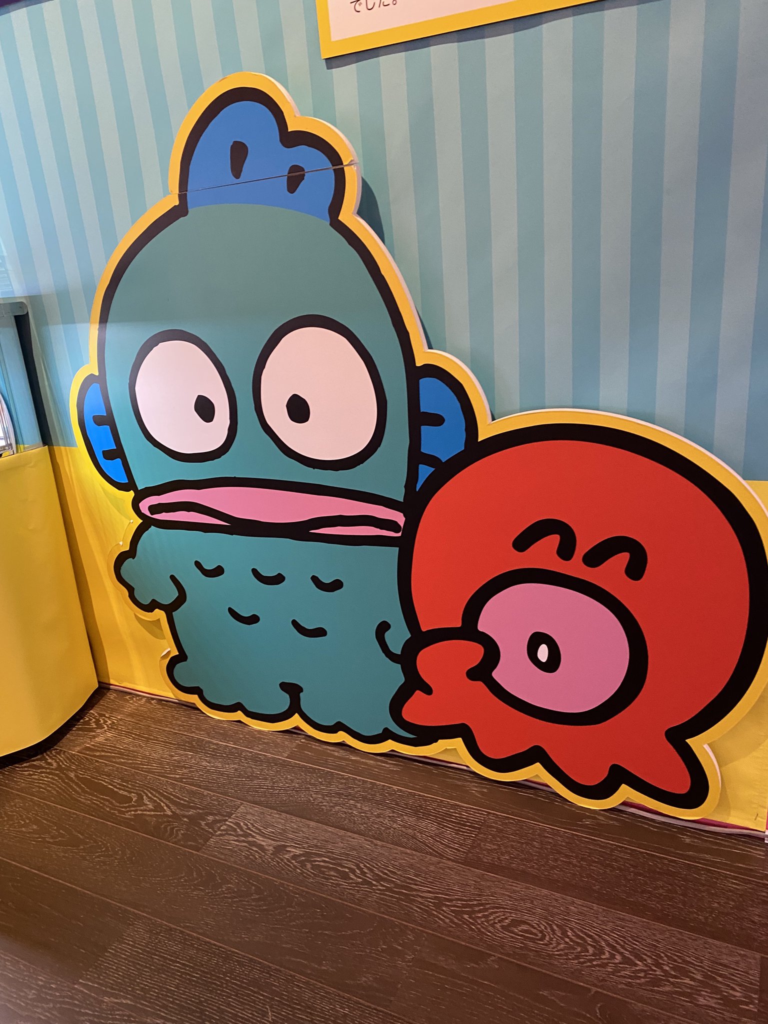 サンリオ展ニッポンのカワイイ文化60年史 公式 Twitterissa キャラクターを探そう 中国生まれの半魚人 人を笑わせることが得意 寂しがり屋のロマンチスト 好きなものは冷やし中華 もちろん魚座 タコのさゆりちゃん とは大の仲良し 展覧