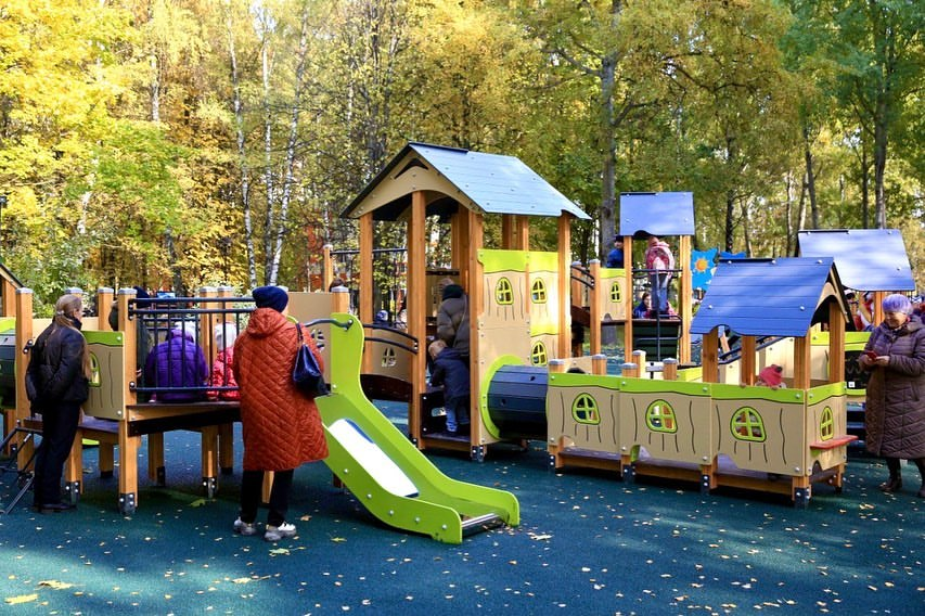 minblagmo's tweet photo. В Долгопрудном завершили благоустройство Центрального парка. Здесь появилась детская площадка площадью более 600 кв.м., хоккейная площадка, танцевальная площадка со сценой и дополнительное уличное освещение.

Парк преобразился благодаря нацпроекту #Жильеигородскаясреда https://t.co/Z733YVaDv7