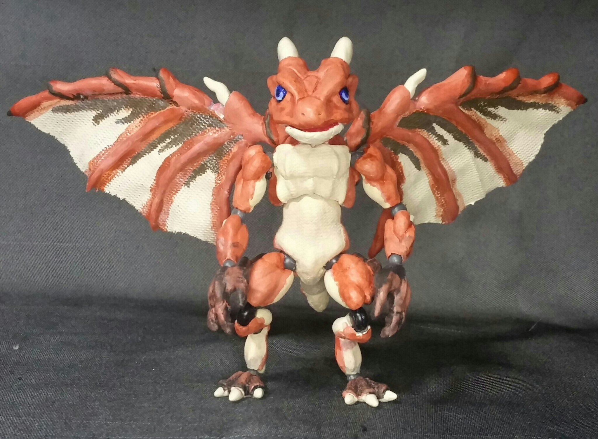 ローカルエクスプレス ベビー ドラゴン完成しました 可動する ドラゴン欲しいなぁ と思いつつ いきなり大きいのは技術的にも無理があるので まずは小さいのから と作った１体 全体的なデザインと 色味で凄く悩みました 石粉粘土