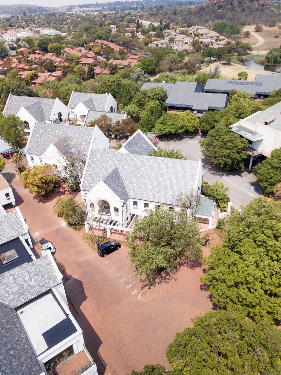 An interesting opportunity in Sandton for an owner-occupier or residential conversion 💭 Four individual two-storey office blocks are for sale along Lonehill Boulevard, Ideally located next to Lonehill Shopping Centre.

550m2- 1200m2 (sold individually or together)
📞084 550 3847