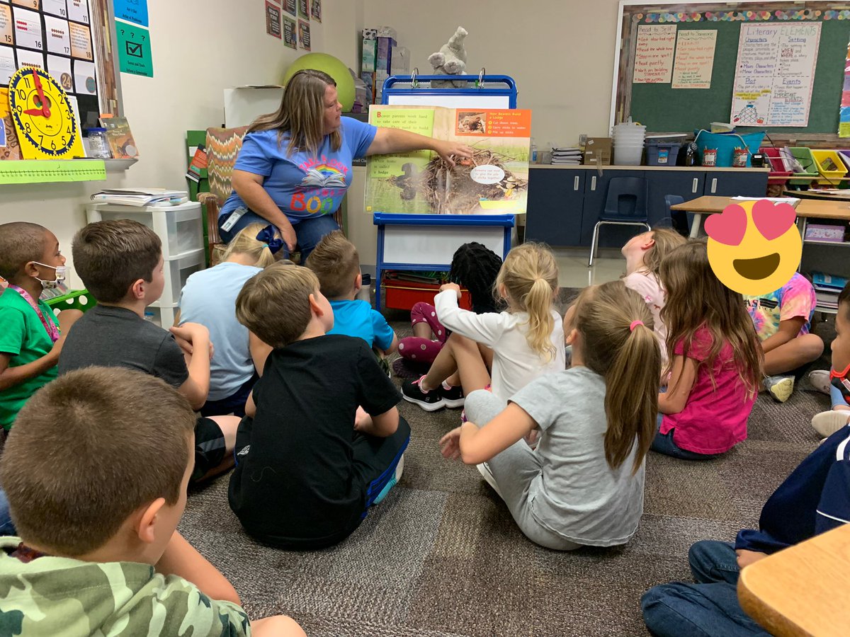2nd graders noticing different ways authors give information about a topic. <a href="/HighCountryElem/">HighCountryElem</a> #emsreads #sharedreading