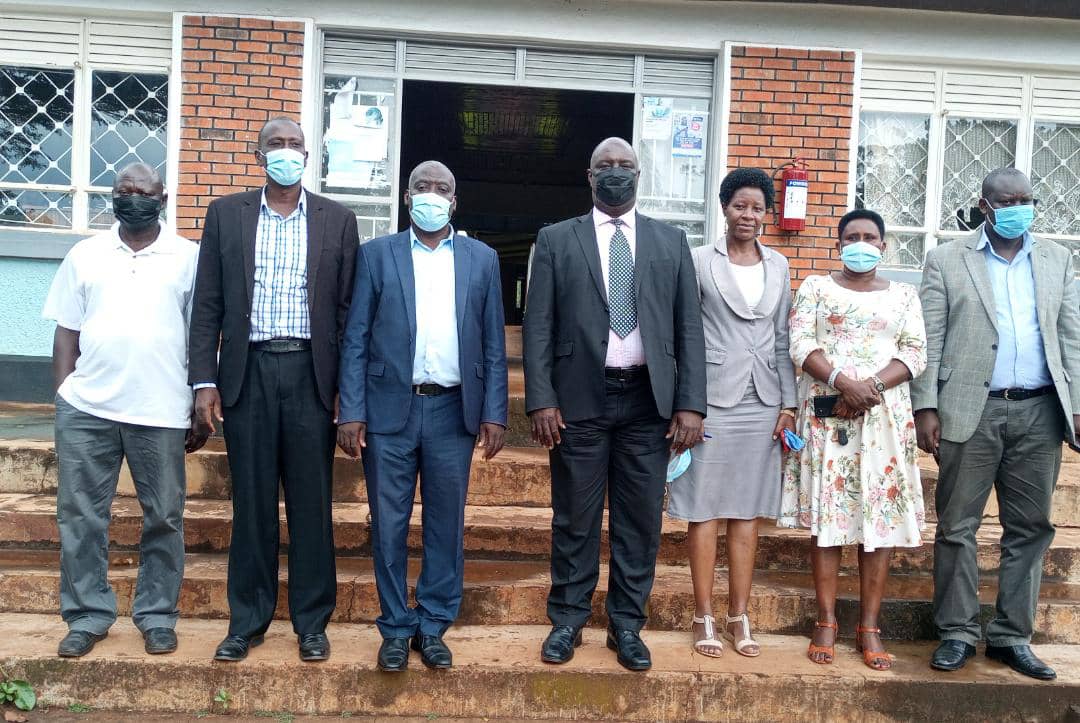 Bunyoro_Kitara's tweet photo. The Prime Minister of Bunyoro Kitara Kingdom Rt. Hon. Andrew Byakutaga Ateenyi is in Masindi district for a working visit.

The Premier was received by the Masindi district Chairperson Hon. Cosmas Byaruhanga Akiiki.
@ForumMasindi
@Kabalegafndn https://t.co/F6C6CH3waE