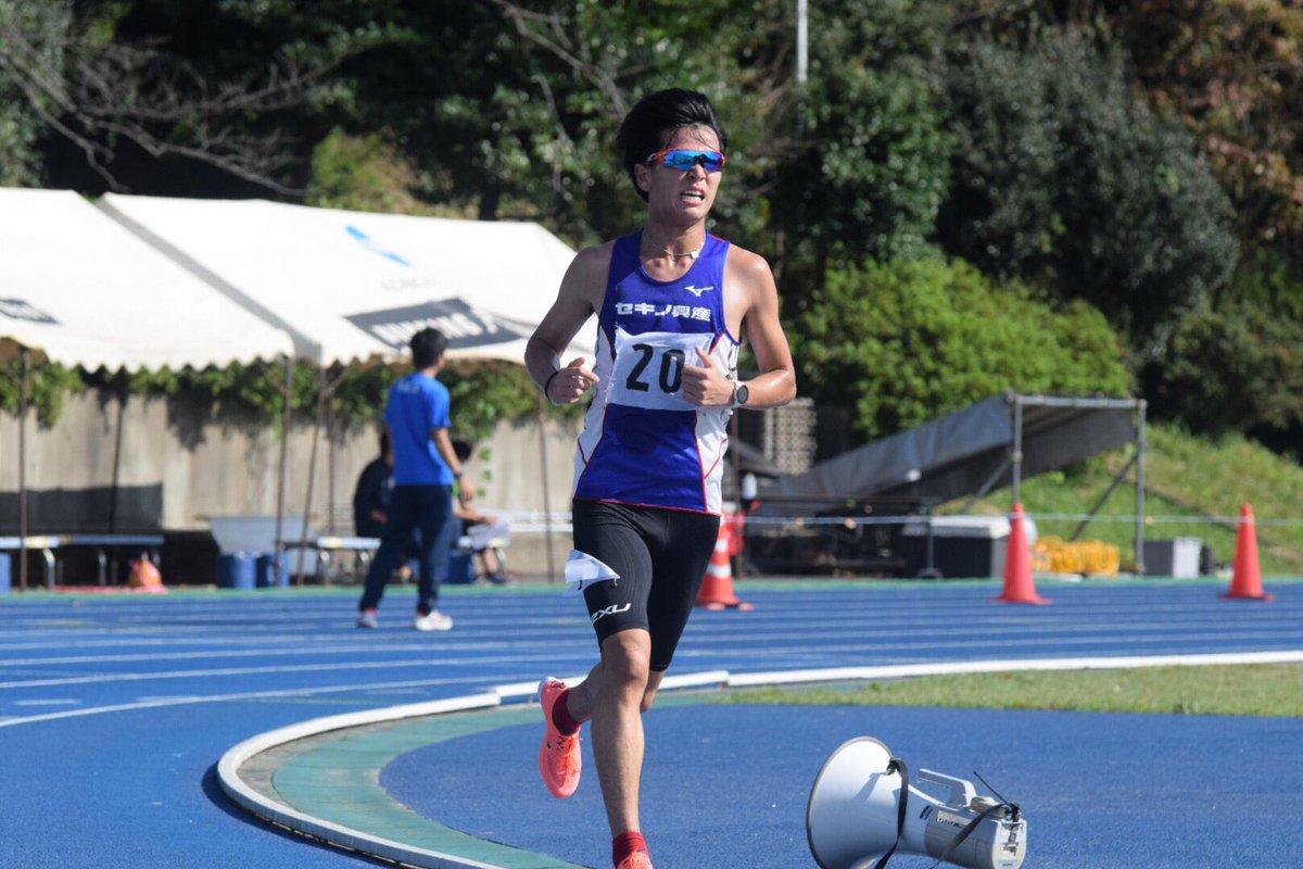 ihimorita's tweet photo. 日体大記録会10000m
米田智哉君(セキノ興産)30.30.70
東海大卒ルーキー！！

大阪高校の時も青ユニで東海大の時も青ユニでまさかの実業団でも青ユニという😂😂
大学の時は走れそうで走れなった箱根の悔しさをニューイヤー駅伝で晴らしてほしいです😌😌 https://t.co/6mTeHBS7wV