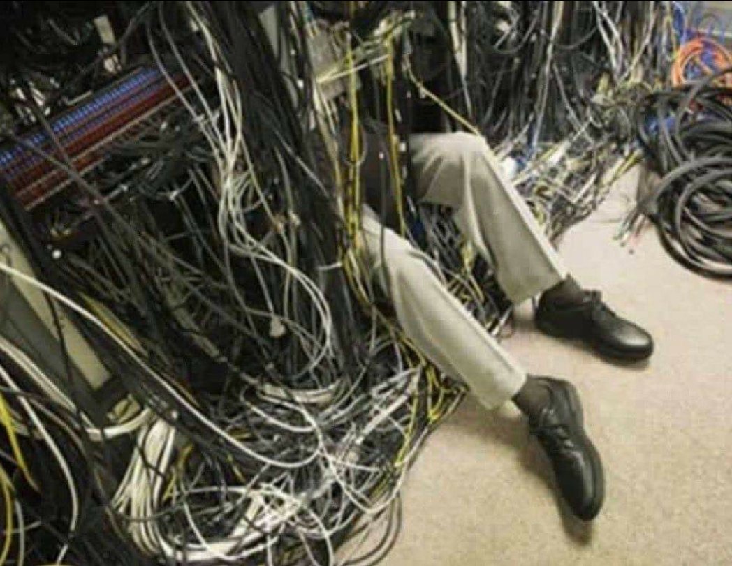 SteveLeggett_'s tweet photo. Leaked image of Facebook support yesterday... #helluvaday... https://t.co/TDjqINnnlp