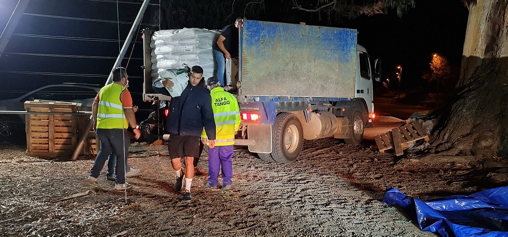 SSP_ElRosario's tweet photo. La Concejalía de Transición Ecológica aporta estos productos, que se suman a la donación económica hecha por la corporación recientemente. @sisepuedefidel #LaPalmaEstamosContigo https://t.co/VJtbtQJLFa