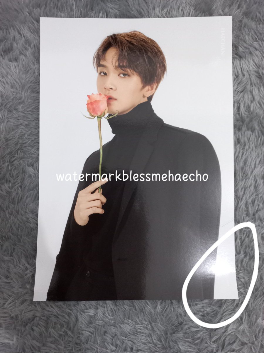 blessmehaecho's tweet photo. Ada yg masih cari poster sg20 nct dream haechan? Aku mau jual tp udah ada damage sesuai kayak yg di pict 🥲 👇👇 https://t.co/0Aer5jPwmR