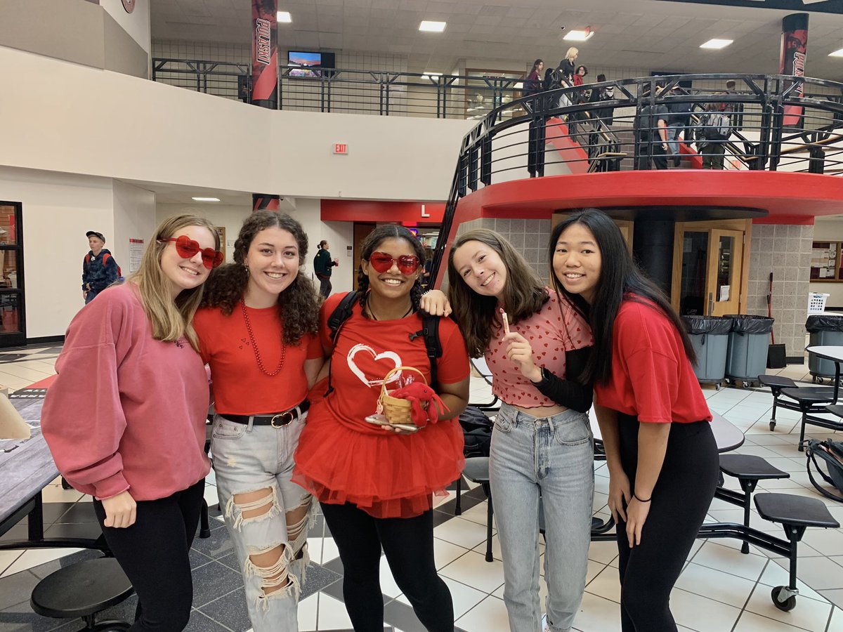 savmalicoat's tweet photo. junior valentine dress up day❤️‍🔥 @PTownStuCo https://t.co/Caoxd7U0PF