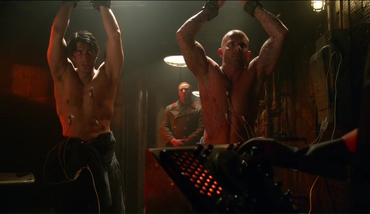 moodywoody7's tweet photo. Love Mick and Ray in prison together. Especially when Mick educate Ray what is prison like. Yes, he knows very well....😂😂
And....♥♥
I ship #AtomWave since #LegendsOfTomorrow S1x04. YAY!! https://t.co/NwaRy1kFIF