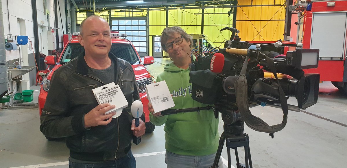 Joost Ebus (@joostebus) on Twitter photo Vandaag een item gedraaid met RTL voor het ontbijtnieuws van morgen. Gevraagd hoe zij hun woning hebben beveiligd met rookmelders. Vanavond slapen ze nog veiliger met ook een rookmelder op de slaapkamer ;-) Check rookmelders.nl <a href="/RTLnieuws/">RTL Nieuws</a> <a href="/Brandweer_NL/">Brandweer Nederland</a> <a href="/BrandwondenNL/">BrandwondenStichting</a> Vandaag een item gedraaid met RTL voor het ontbijtnieuws van morgen. Gevraagd hoe zij hun woning hebben beveiligd met rookmelders. Vanavond slapen ze nog veiliger met ook een rookmelder op de slaapkamer ;-) Check rookmelders.nl <a href="/RTLnieuws/">RTL Nieuws</a> <a href="/Brandweer_NL/">Brandweer Nederland</a> <a href="/BrandwondenNL/">BrandwondenStichting</a>