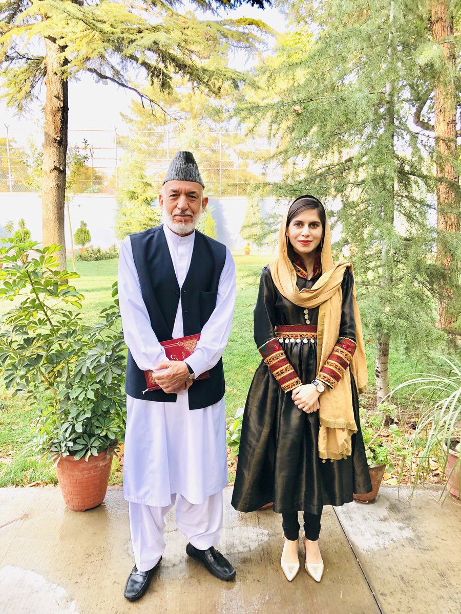 ShafiqaKhplwak's tweet photo. له ملي مشر کرزي صاحب سره مې ولیدل. د غلام محمد طرزي د شعرونو عالي کلیات یې راته ‌‌‌‌‌‌ډالۍ کړل.خبرې مو پر دې وکړې چې هیلې به ژوندی ساتو.کار به کوو.حوصله به نه بایلو.او وطن یوازې د نجونو او هلکانو په تعلیم، ګ‌‌‌‌‌‌ډ کار، ملي یووالي،او د ملي ارزښتونو په پاللو ژغورلی شو.

#افغانستان https://t.co/XU54PYU1sD