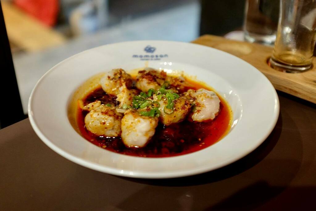 𝗠𝗢𝗠𝗢𝗦𝗔𝗡 𝗪𝗬𝗡𝗪𝗢𝗢𝗗
𝗦𝗽𝗶𝗰𝘆 𝗪𝗼𝗻𝘁𝗼𝗻𝘀 红油抄手
𝖼𝗁𝗂𝖼𝗄𝖾𝗇 𝗐𝗈𝗇𝗍𝗈𝗇𝗌 𝗂𝗇 𝗌𝗓𝖾𝖼𝗁𝗎𝖺𝗇 𝗌𝖾𝗌𝖺𝗆𝖾 𝖼𝗁𝗂𝗅𝗂 𝗌𝖺𝗎𝖼𝖾
•
@momosanwynwood <a href="/chef_morimoto/">Chef Morimoto</a> instagr.am/p/CUpiylAlj2L/