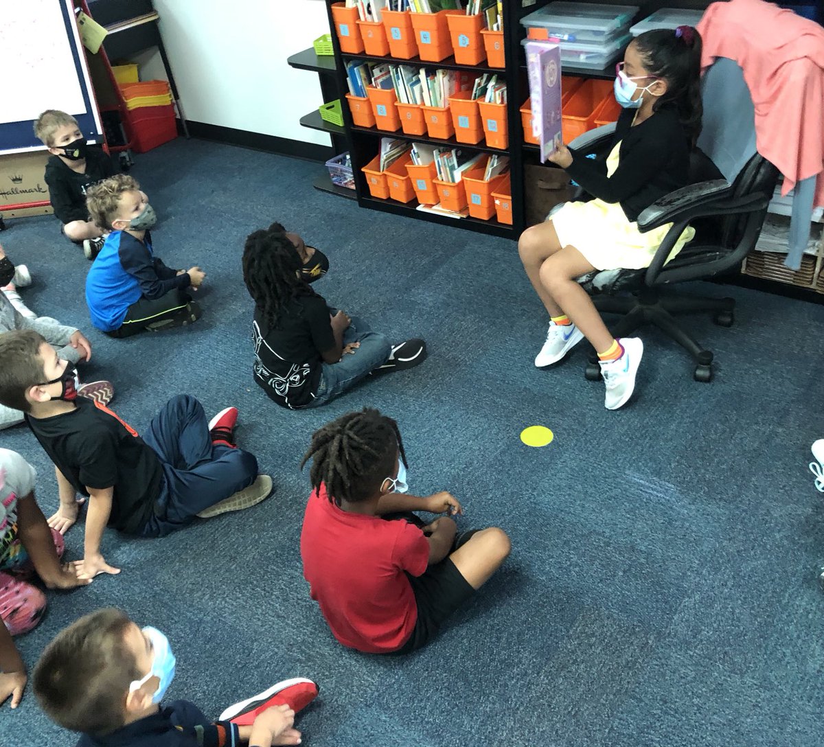 Such expression! We loved this visit. Thank you for Being Proud Read Aloud! ⁦<a href="/NKCSchools/">NKC Schools</a>⁩ ⁦<a href="/LWNKCSD/">Linden West NKC</a>⁩ 💜💜💜