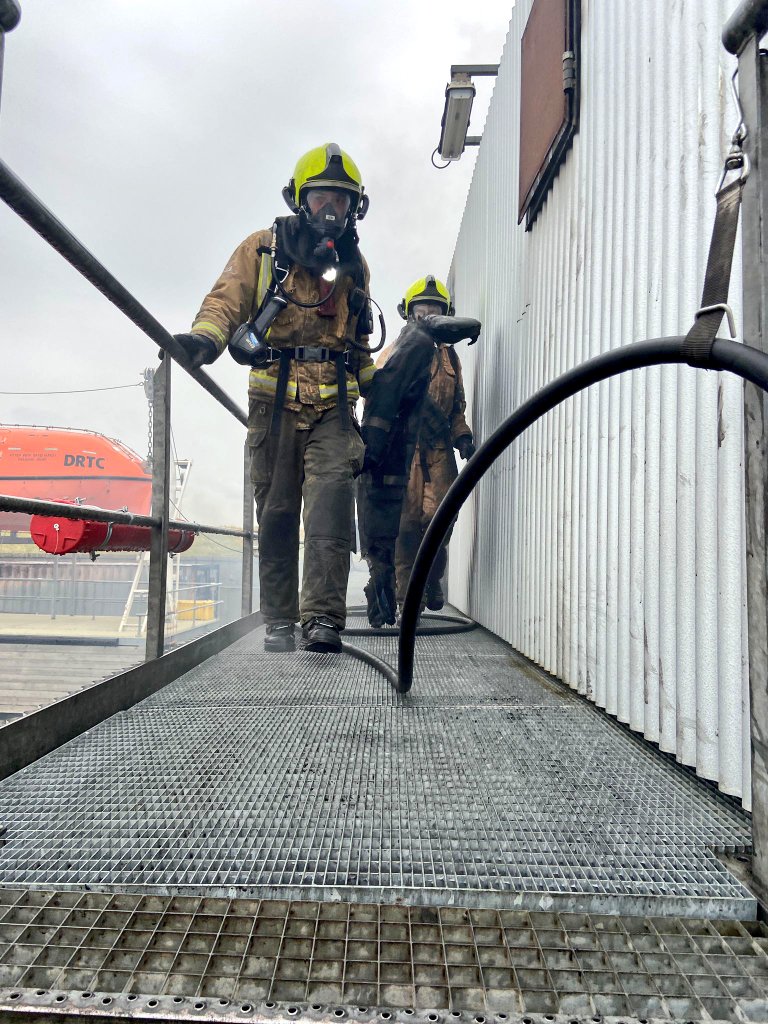 Brandweer Alblasserdam tweet media