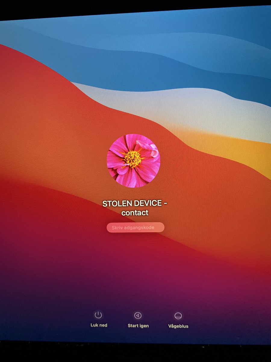 MollerServer's tweet photo. Dear @Apple I just bought a brand new #macbook air from @bilkadk. This sign here shows up - how should I respond, and how do I get started?
Best regards😊 https://t.co/OXI81OnfZk