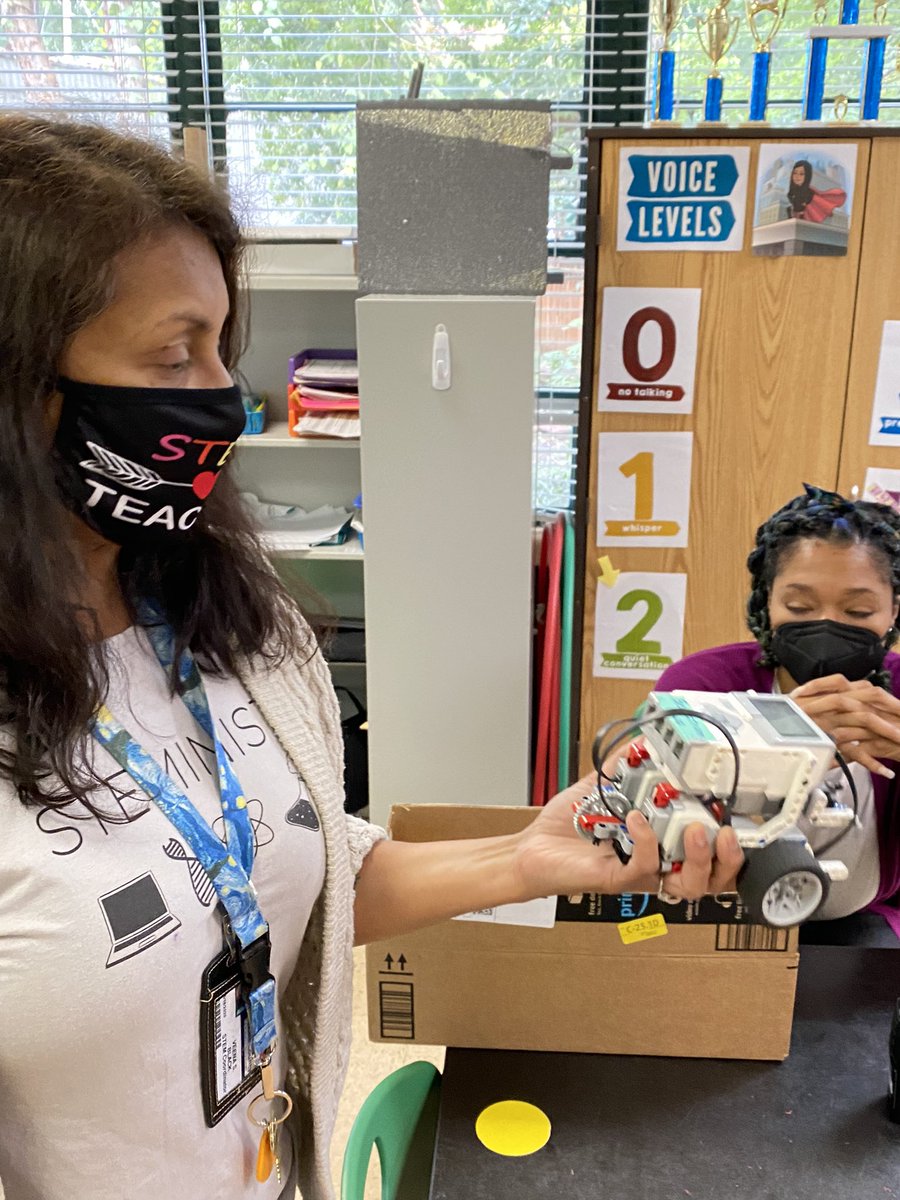 epike741's tweet photo. #Roboticsreadytobuild @BriarlakeES https://t.co/V2GYqQlEWo