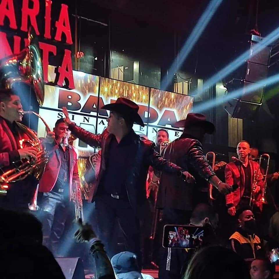 bandamboficial's tweet photo. Gracias a Dios. A todos nuestros seguidores por ese apoyo incondicional fue  una  noche con mucha alegría  lleno total !!! Agracimientos especiales a Maria Bonita en modelia @mariabonitacorp  por la invitación y permitirnos armar este desmadre.Una Banda 🇨🇴 con aroma Sinaloense🇲🇽 https://t.co/ni2sUNvHPr