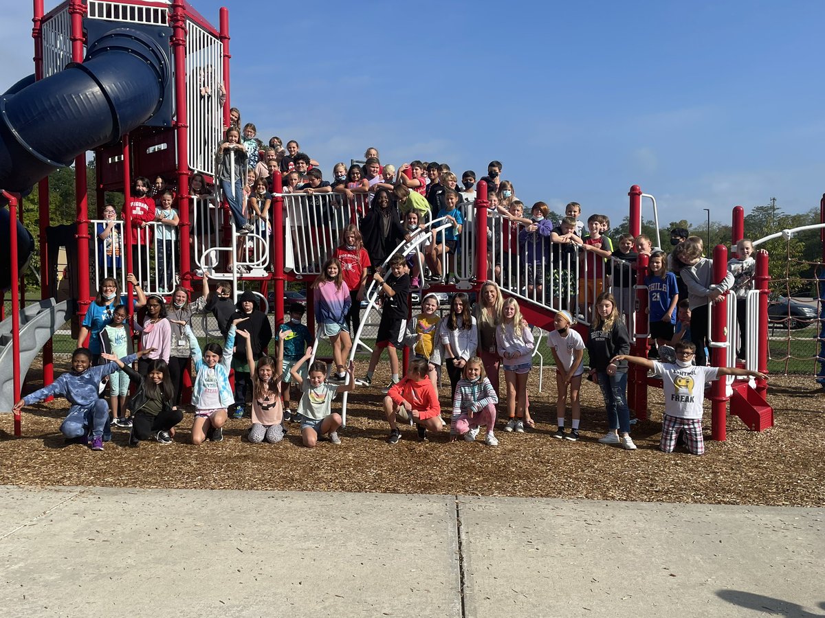 LangstonLeaders's tweet photo. When you have 100% attendance for the first time this year, you document it! #theBEStplacetogrow @teach_kgriffin @Bridget92627579 @bes_elementary https://t.co/tceXqyxfbr