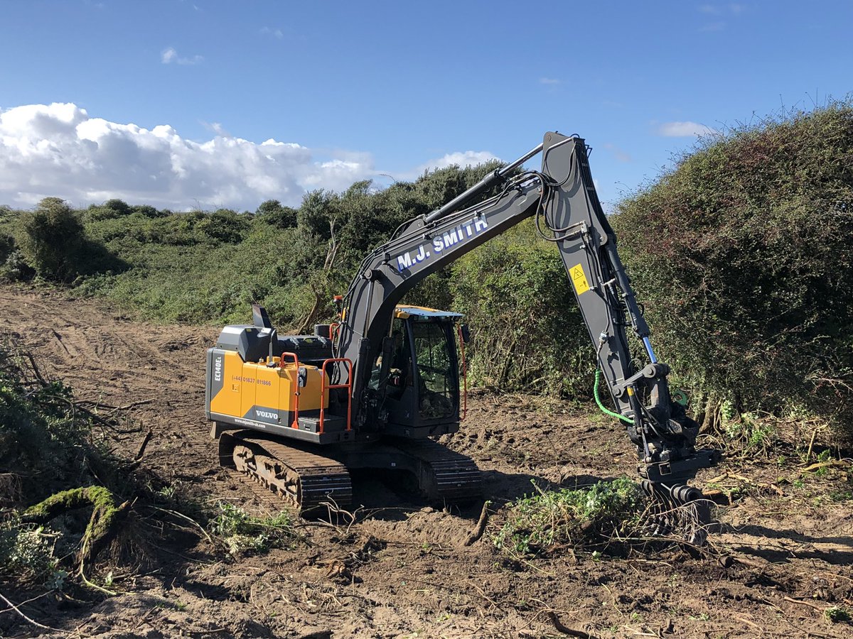 Great to have Lauren back today working on our environmental management plan before constructing new 9th tees &amp; marram grass dune. 
MJ Smith Best golf club contractors in the south west ⛳️👍