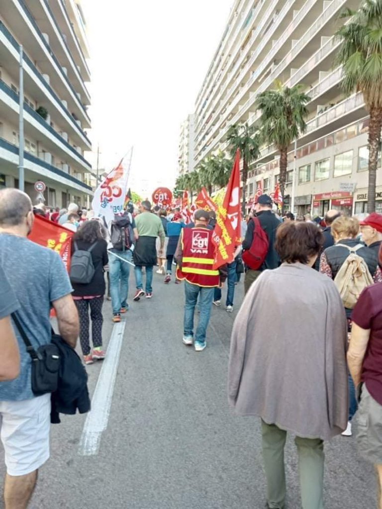 ps_var's tweet image. ✊🏼Nous étions ce matin à la manifestation intersyndicale à Toulon pour défendre les salaires, les emplois et protester contre la réforme des retraites et de l&apos;assurance chômage.

Plus de 2500 personnes issues de toutes les forces de gauche 

#NeLachonsRien 🌹