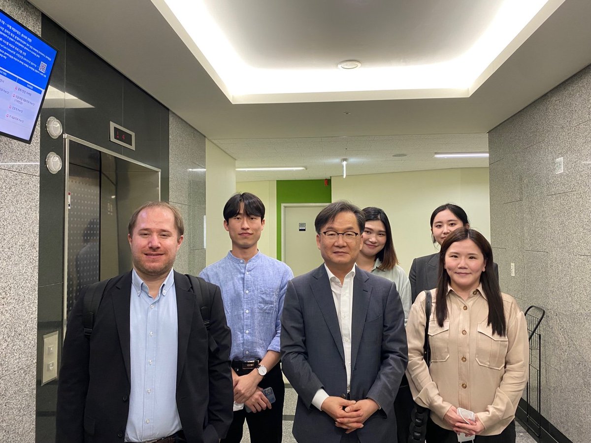 Neso and Dutch embassy had an introduction meeting 
with Gachon University's incubator of sustainability and entrepreneurship. They look for Dutch universities/research institutes for a joint applied research in #SDG. Details will be available soon! 
#nuffic #sdg #sustainability