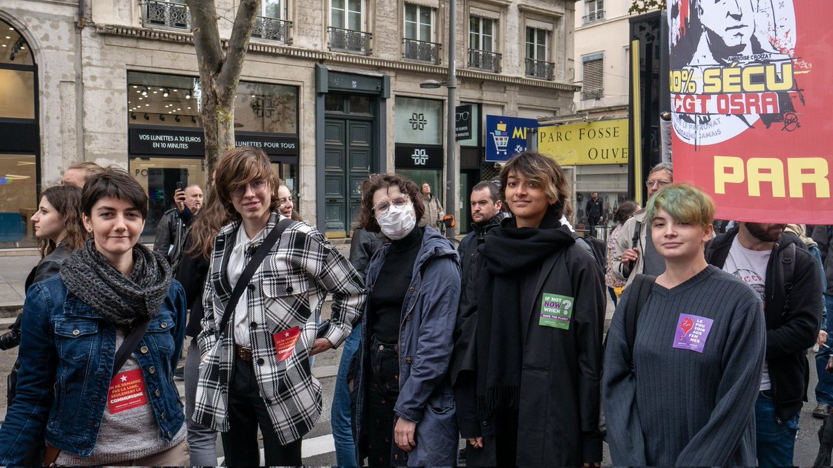 uec_lyon's tweet photo. Manifestation aujourd'hui contre la réforme de l'assurance chômage et le recul de nos droits !

6000 personnes et de belles discussions avec des jeunes qui s'engagent avec nous dans la campagne @red_jeunes ✊ https://t.co/O04176O1hd