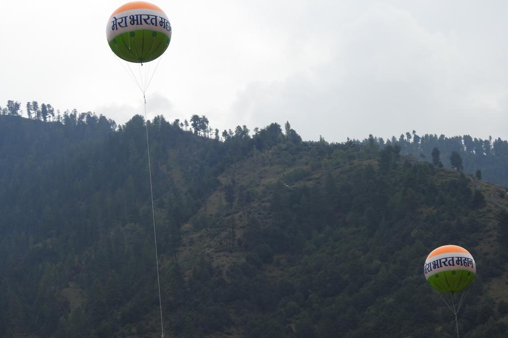 MustafaBhatt's tweet photo. Har dil ki dhadkan, mera watan, 
Mera Hidustan, Hamara Hindustan
#keran #keranmela #kashmir #culturalfest #GoodVibes #indiafirstalways https://t.co/SUHb0Mmp5c