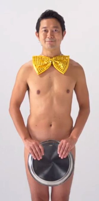 @ffkkdddd 普段は裸で見えそうで見えない芸やってる体当たり芸人だ… 