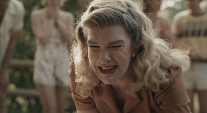 memesdeahs's tweet photo. La gente ayer preocupada por la caída de las redes sociales // Yo que me vi AHS: Apocalypse https://t.co/33tZMgW4WA