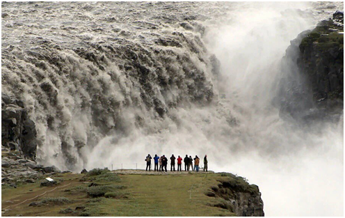 Большой водопад в европе. Водопад Dettifoss, Исландия. Исландский водопад Деттифосс. Водопад Деттифосс (Dettifoss),. Деттифосс — самый мощный водопад Европы.
