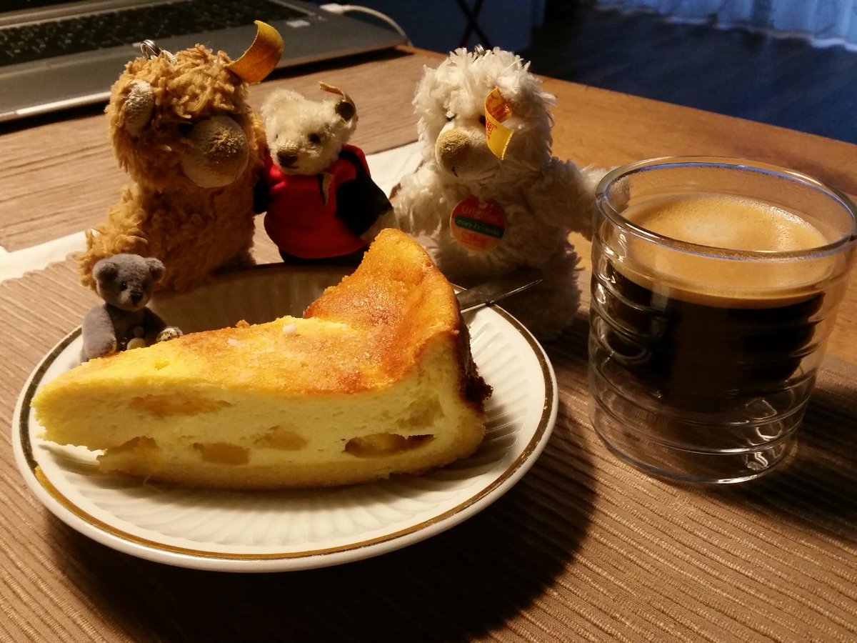 brandiwein1982's tweet photo. #BondCake🧁
#Cakefinger
[Looks so tasty. Thanks @ICE_Bubblefish!] https://t.co/Pj2sRZ4t9F