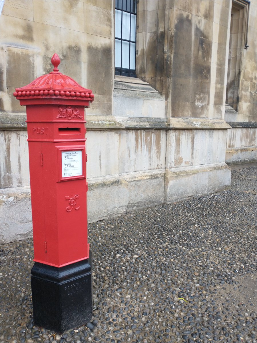 seorgan's tweet photo. Recently during my first visit to a rather rainy Cambridge, I excitedly spied a penfold letterbox outside @Kings_College. Penfold was one of the founder members of the Surveying Institution. This 1 is Grade II listed. @RICSEngland @RICSnews #BuildingNerd @HistoricEngland https://t.co/uUP8Jb5pj8