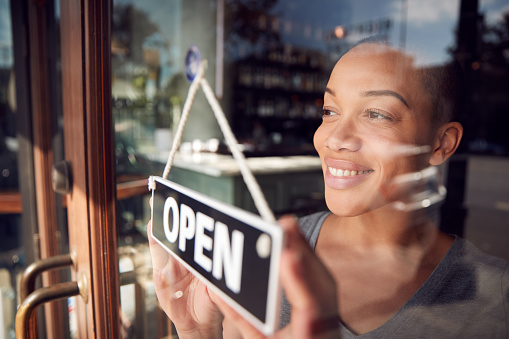 NJ_BAC's tweet photo. If you're a sole small business owner, you're not alone! NJBAC is here to help you with all your business questions. Speak to one of our small business advocates via phone at 1-800-JERSEY-7 or online via live chat at https://t.co/Loouobh9y4. https://t.co/0HuhKWxVZp