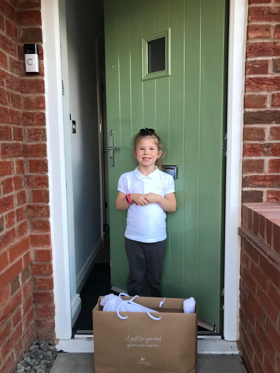 Our lovely customer at our Christy Brow development with their goodie bag after winning our 'loving nature' competition! 

#ecclestonhomes #competitionwinner #Winner #gift