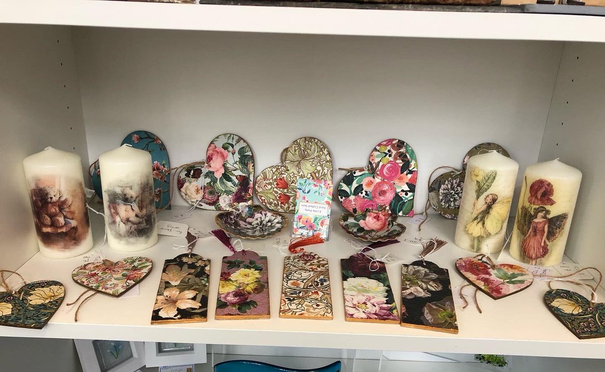 dovey_Mrs's tweet photo. Iโve been playing around with glue and stuff again! #decoupage #decoupageart #decoupagelovers #decoupaged #crafts #craft #handmade #handmadewithlove #madeincornwall #decoupageideas #decoupagecraft #decoupageuk #crafter #SmallBusiness #shoplocal #buylocal #cornishmade https://t.co/O03K6eLxMn