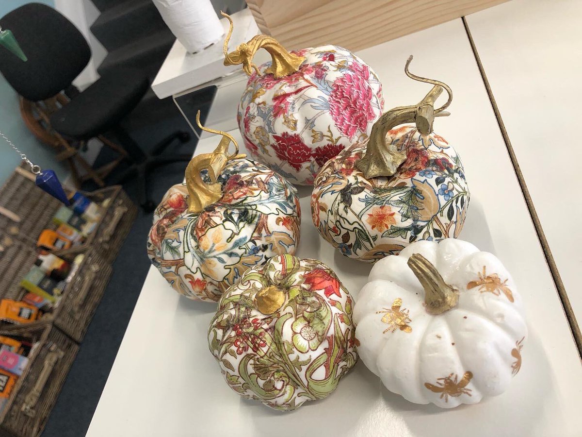 dovey_Mrs's tweet photo. Iโve been playing around with glue and stuff again! #decoupage #decoupageart #decoupagelovers #decoupaged #crafts #craft #handmade #handmadewithlove #madeincornwall #decoupageideas #decoupagecraft #decoupageuk #crafter #SmallBusiness #shoplocal #buylocal #cornishmade https://t.co/O03K6eLxMn